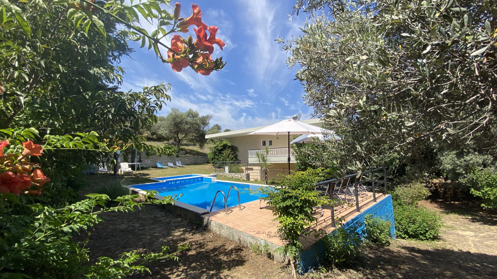 Villa George - Luxury Villa in Adelianos Kampos